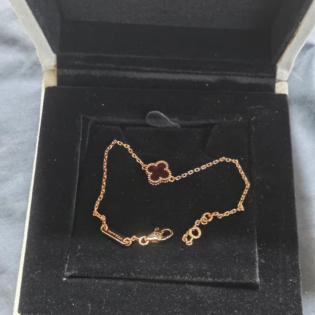 반클리프 스윗 사이즈 버건디 팔찌