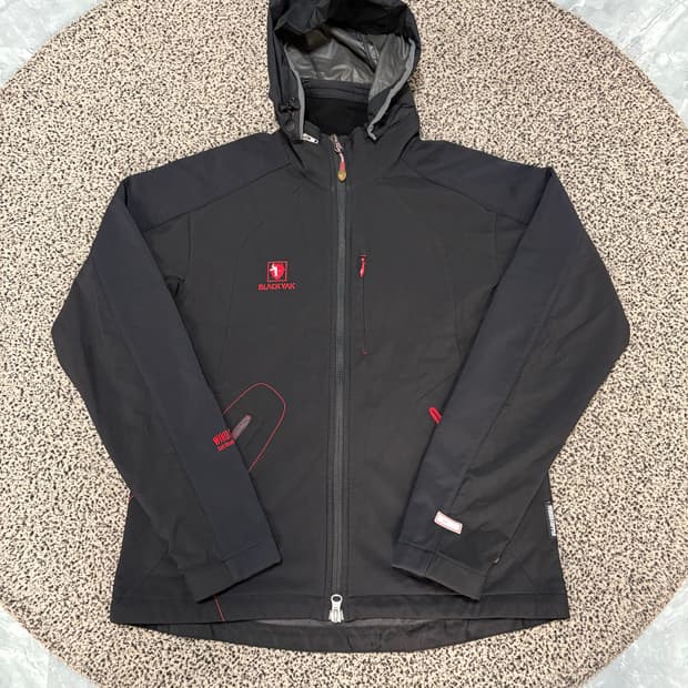 블랙야크 후드 소프트쉘 자켓