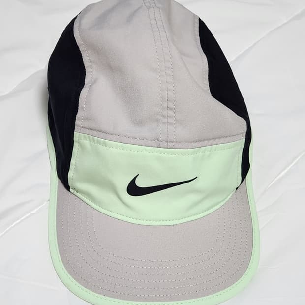 나이키 드라이핏 플라이 언스트럭처 스우시 캡 라이트 아이언 오어 베이퍼