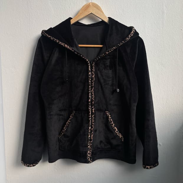 Vintage Leopard Velvet Hood Zip-Up
