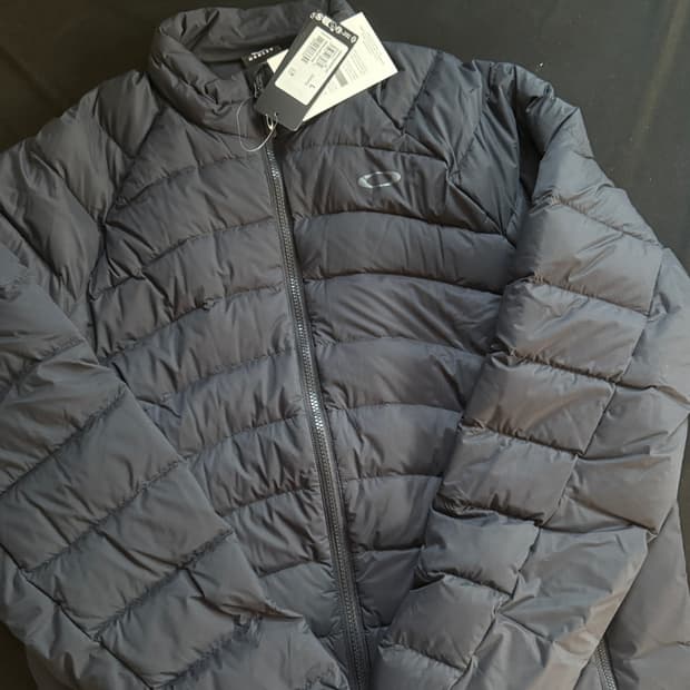 오클리 스노우 바운드 다운 경량 패딩