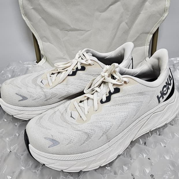 호카오네오네 아라히6 러닝화 와이드285