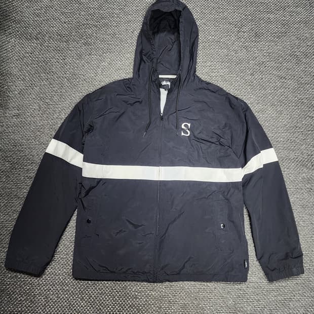 스투시 바람막이 XL사이즈 