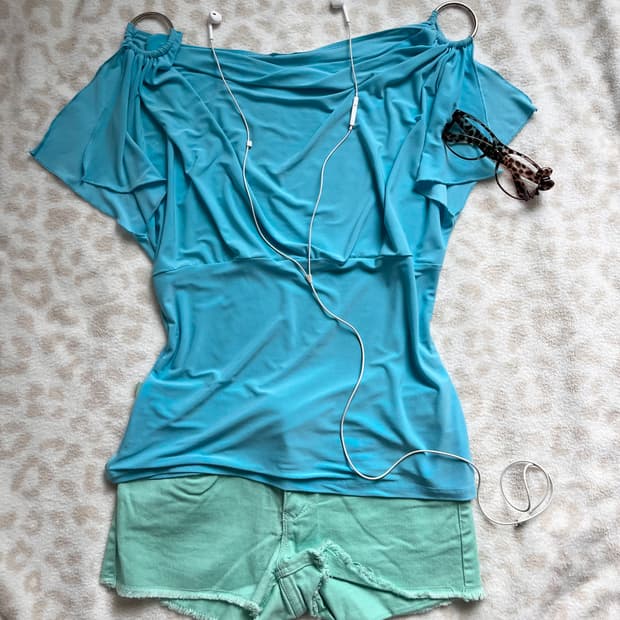 Drape ring top + Mint short pants