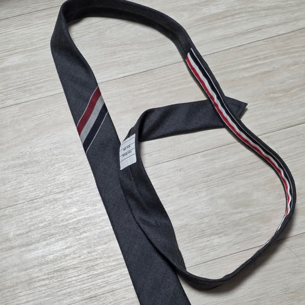 톰브라운 넥타이 