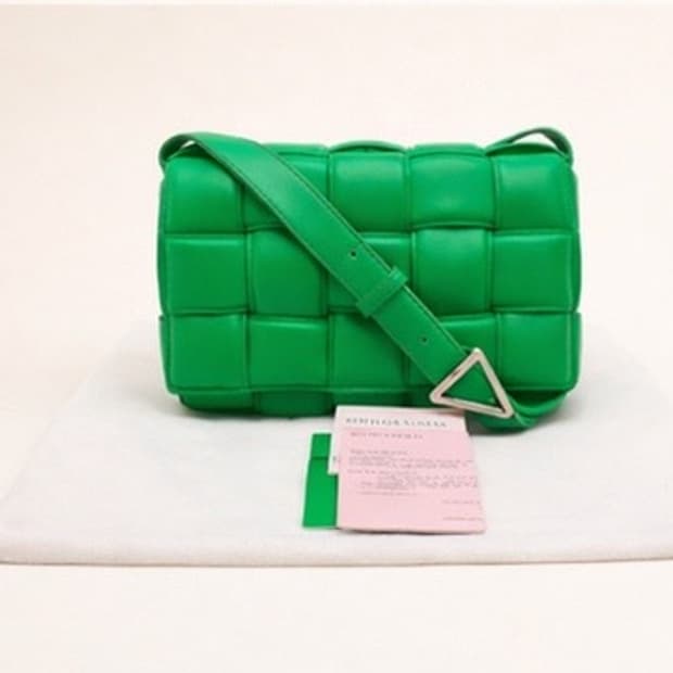 [S급] 보테가베네타 레더 패딩 카세트백 판매합니다!!!