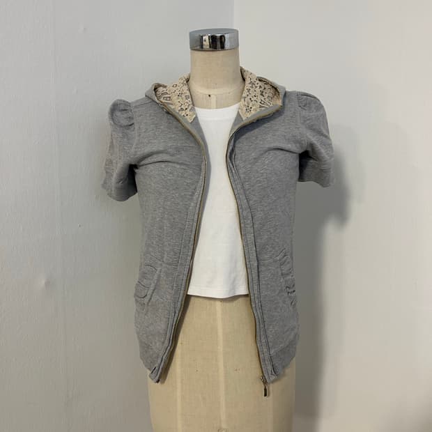 MAX&Co. 레이스 후드 퍼프 슬리브 집업