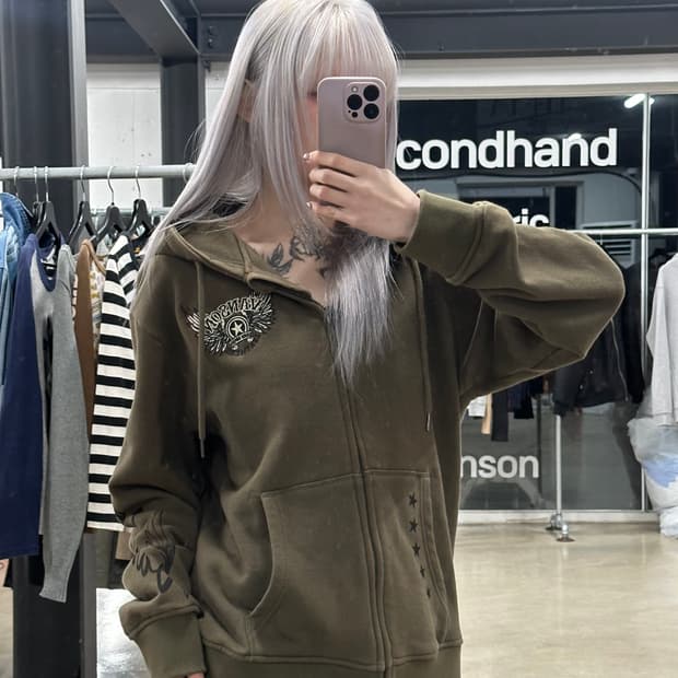 벤슨 자수 카키 후드 집업