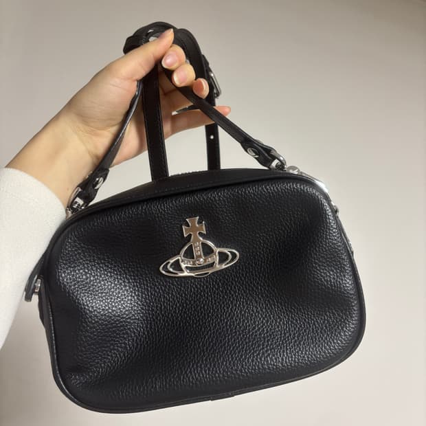 비비안웨스트우드 블랙 안나 카메라백