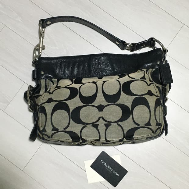코치 시그니처 숄더 백