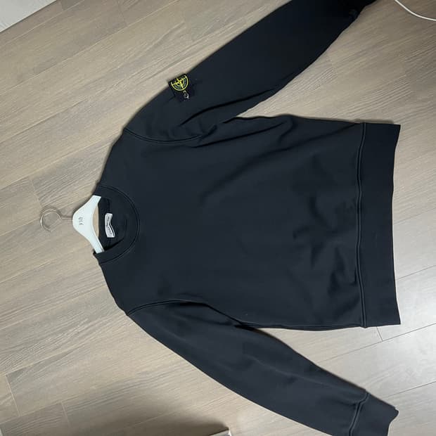 스톤 아일랜드 블랙 맨투맨 