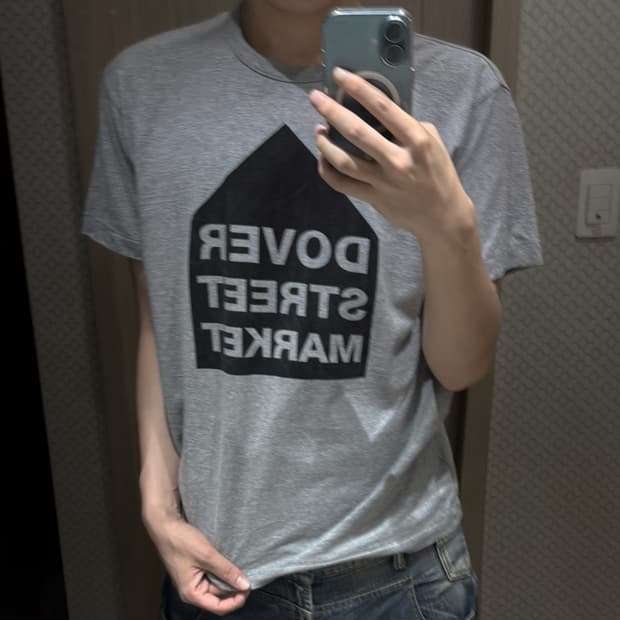 ⁠[XL] 도버 스트리트 마켓(DSM) 시그니처 로고 티셔츠 (그레이)⁠