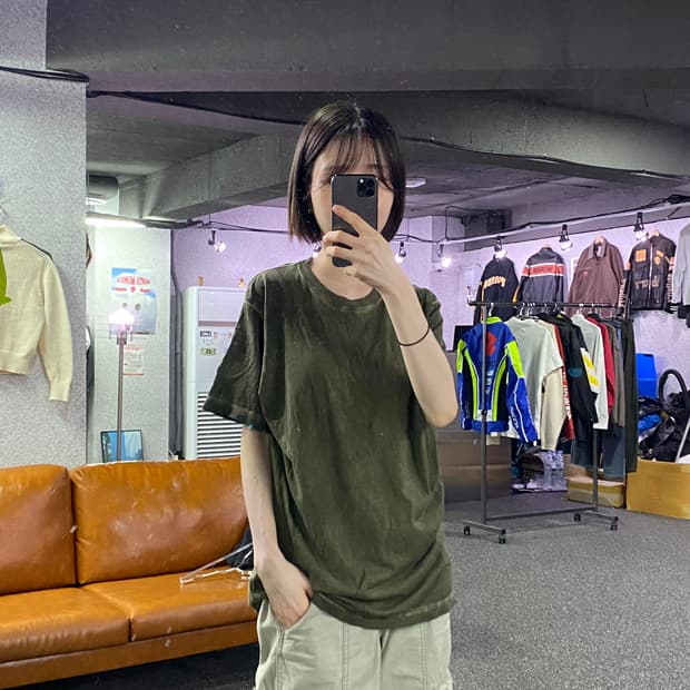 디젤 라운드로고 워시드 카키 반팔티 B4695