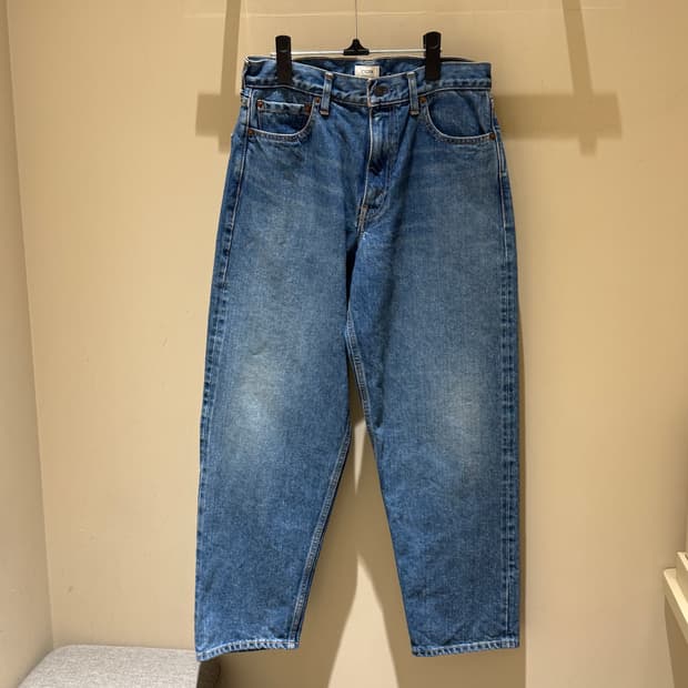 시오타 13.5oz 와이드 테이퍼드 미드 블루