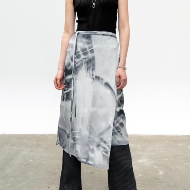 인사일런스우먼 프린티드 랩 레이어드 스커트 미디/롱