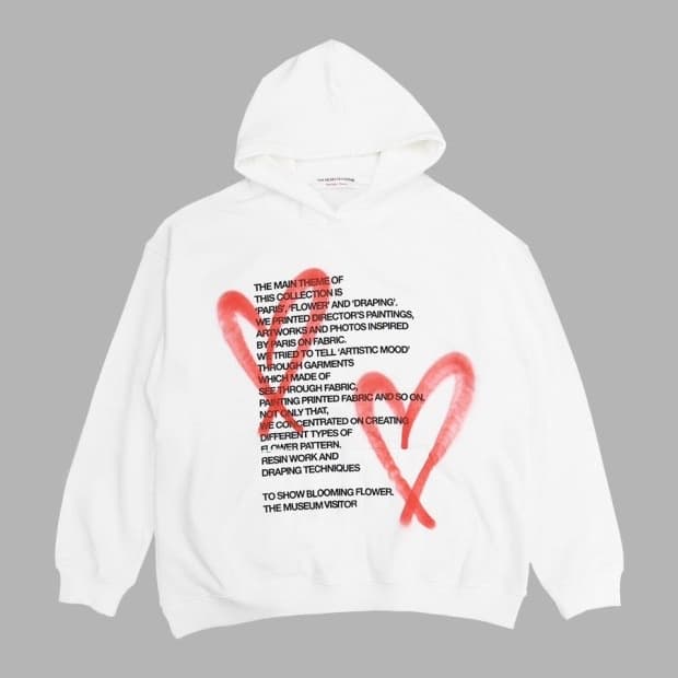 더뮤지엄비지터 하트스프레이 후드티