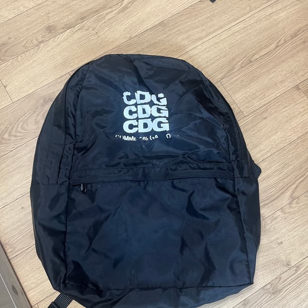 꼼데가르송 백팩 판매합니다.
