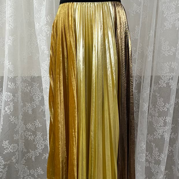 38) 럭키슈에뜨 홀리데이 롱스커트 골드