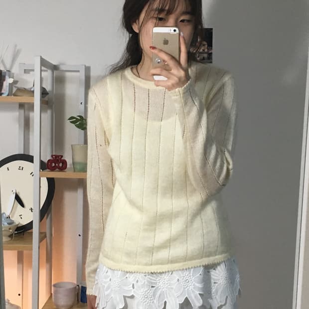 아이보리 펀칭 니트