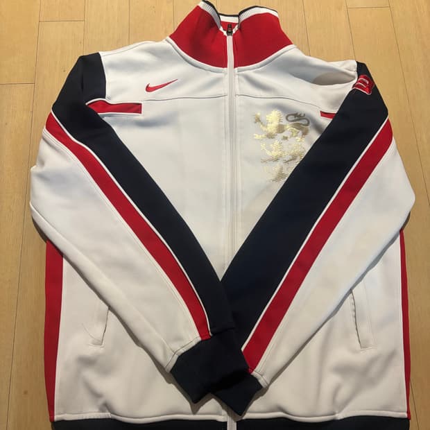 잉글랜드 나이키 트랙탑