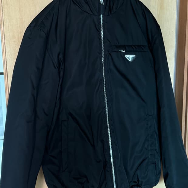 프라다 리나일론 후디드 푸퍼50