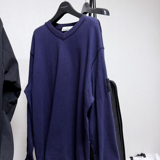 스톤아일랜드 네이비 브이넥 맨투맨 티셔츠