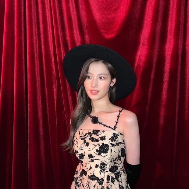 신스덴 사나 블랙로즈 원피스