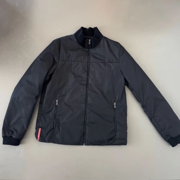 프라다 하이넥 봄버 m