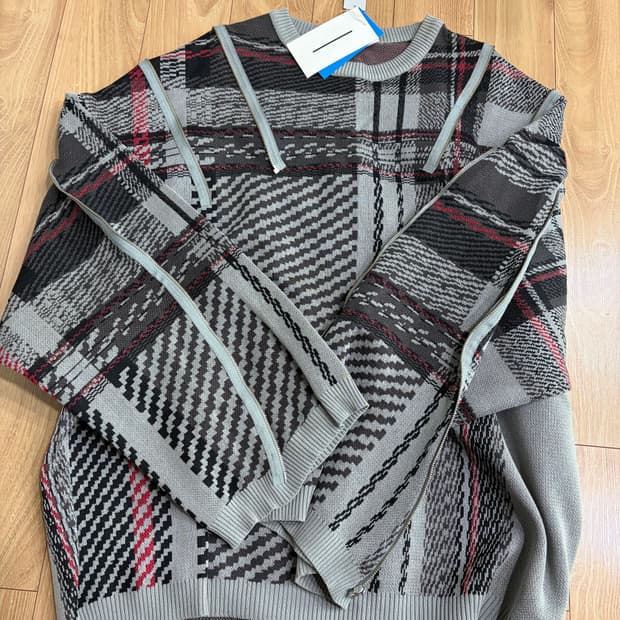 올모스트블랙(ALMOSTBLACK) 지퍼 디테일 체크 니트 