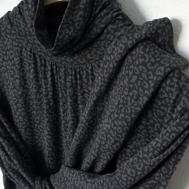 Leopard pattern high gauge stretched top