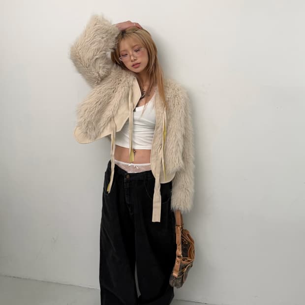 리본 디테일 퍼 자켓 