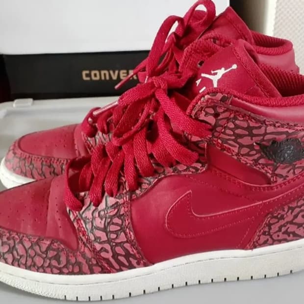나이키 에어 조던1 레트로 하이 엘리펀트