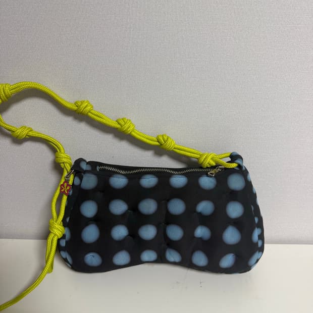 포카도트 쿠션백