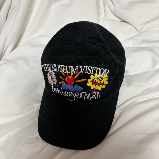 더뮤지엄비지터 존 버거맨 볼캡