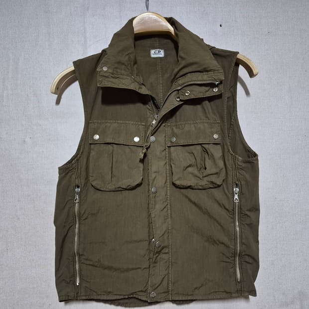 C.P COMPANY 씨피컴퍼니 조끼 100 (우리95)