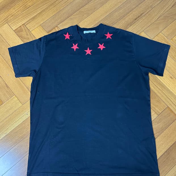 18FW 지방시 블랙 앤 레드 크랙 스타 반팔 티셔츠