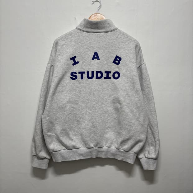 아이앱 스튜디오 하프집업 맨투맨