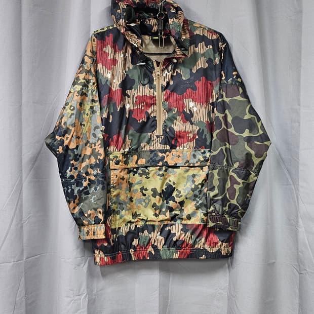 아디다스  카모 아노락입니다 