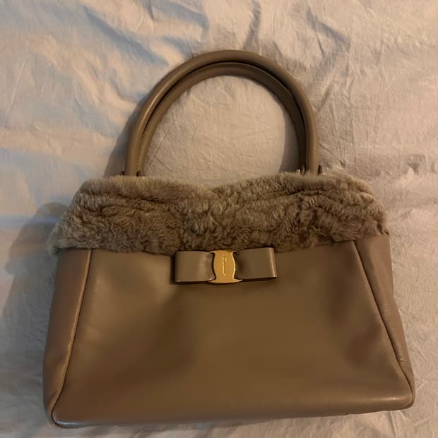 Salvatore Ferragamo 살바토레 페라가모 opal gray 