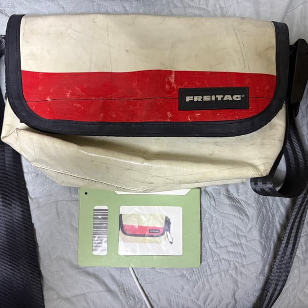 프라이탁 하파오 크로스백 가방 빨강 하양 판매