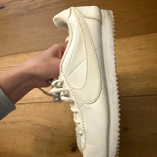 나이키 코르테즈 올화이트 250cm