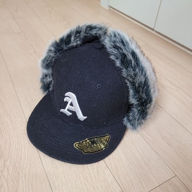 SMB 귀달이 스냅백 M/L사이즈 블랙