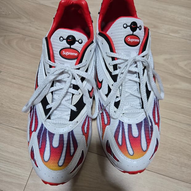 나이키 슈프림 콜라보 러닝화