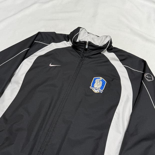 나이키 대한민국 실버 파이핑 바람막이