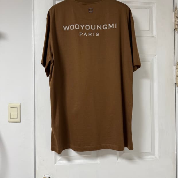 (52) 25w 우영미 브라운 코튼 백로고 티셔츠