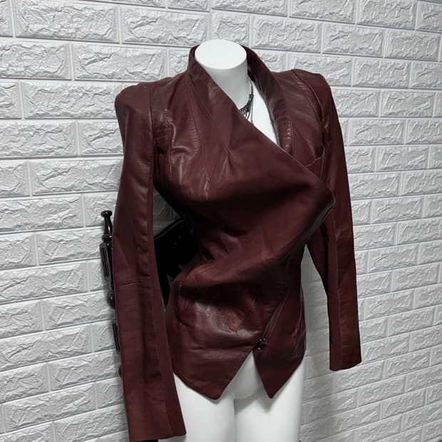 비대칭 업사이드 다운 지퍼 레더 자켓