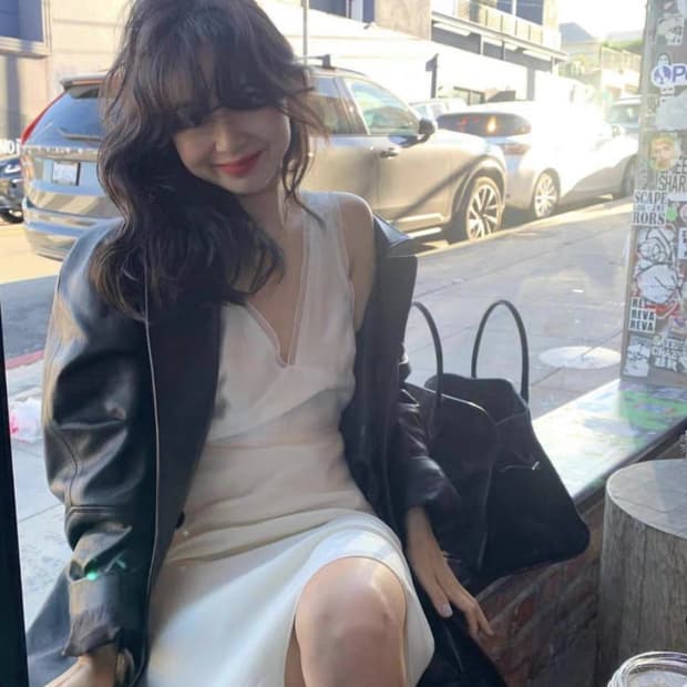 FARVEN 파르벵 Deep V-Neck Dress