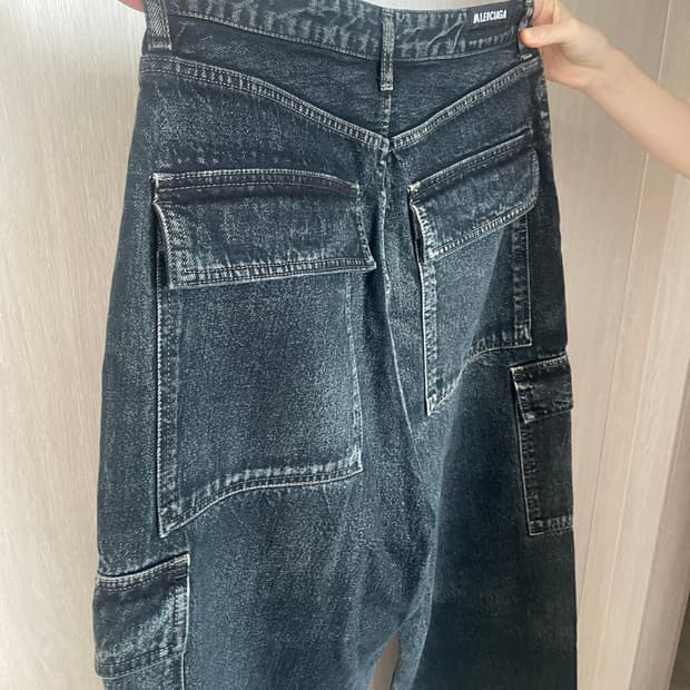 발렌시아가 라지배기 팬츠