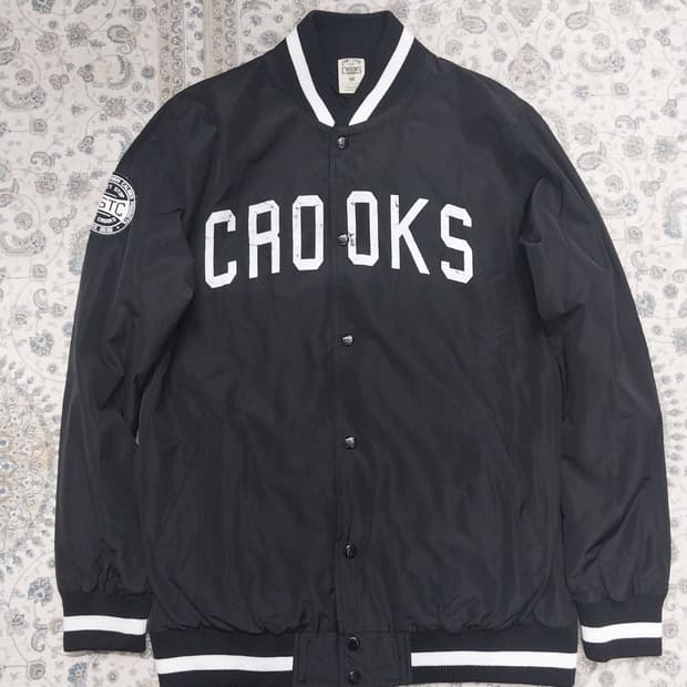 CROOKS & CASTLES 블랙 스타디움 자켓 M
