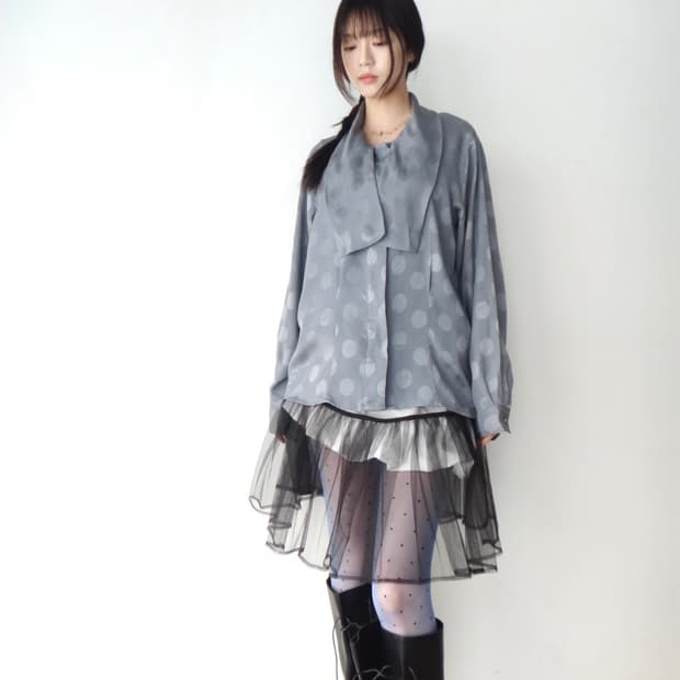 Dot pattern neck detail blouse / grey